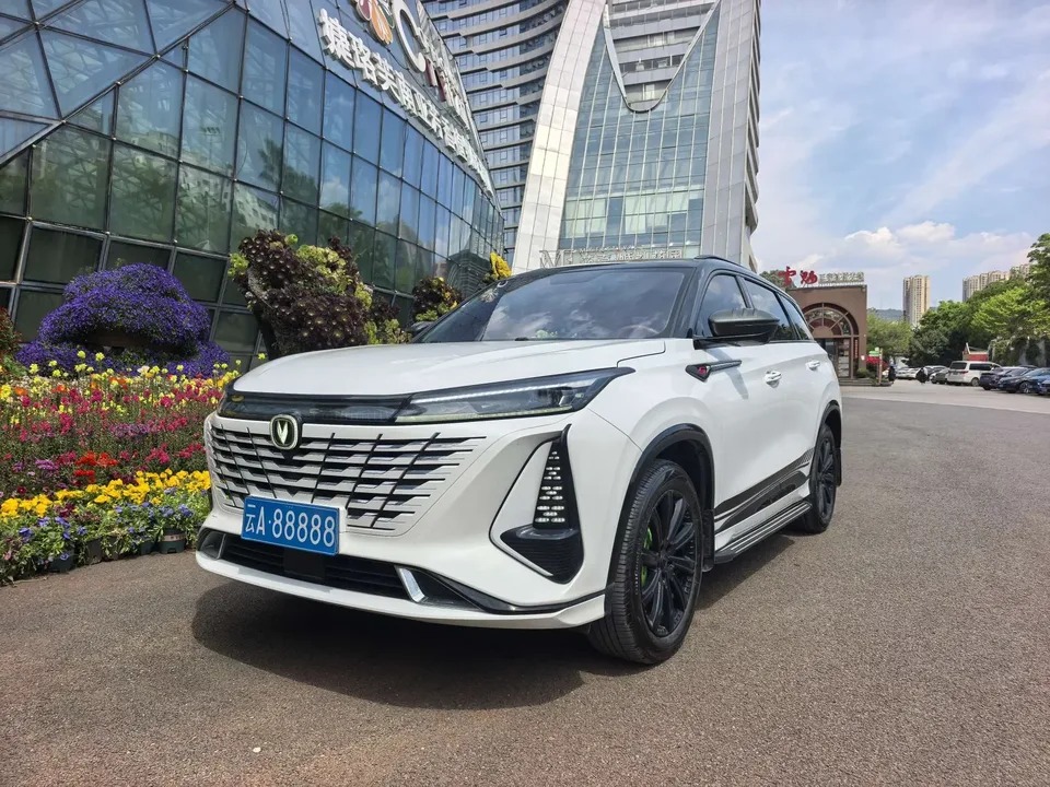 Changan CS75PLUS Changan CS75 PLUS 2023 The third generation 1.5T automatic luxury model 2023 — photo 1, buy with delivery to Moscow