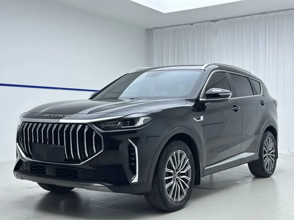 Jetour Jietu X70 PLUS Jietu X70 PLUS 2023 1.5T DCT Brave PLUS 7-seater 2023 — photo 1, buy with delivery to Moscow