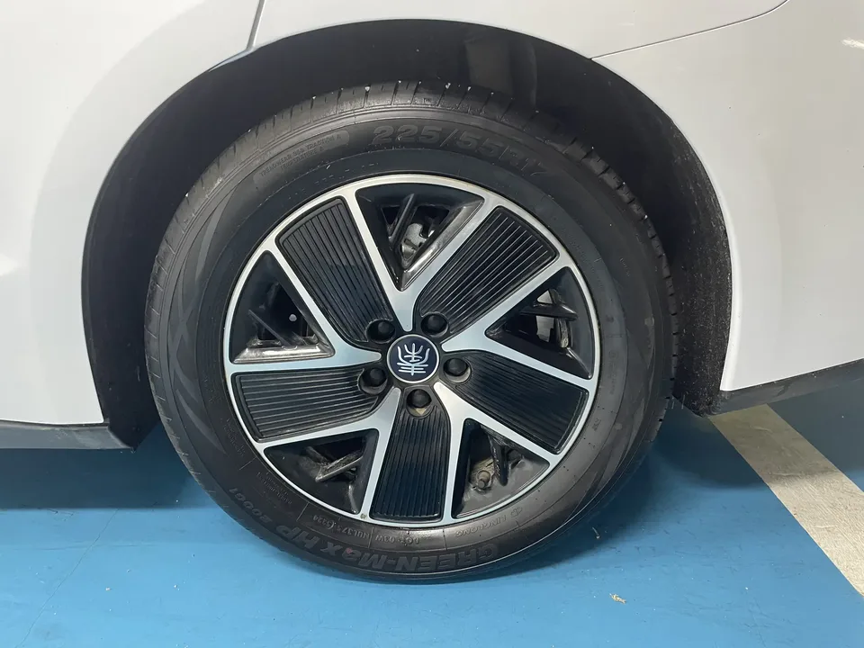 BYD Qin L DM Qin L DM 2025 Intelligent Driving Edition DM-i 120KM Leading Edition 2025 — thumbnail 3