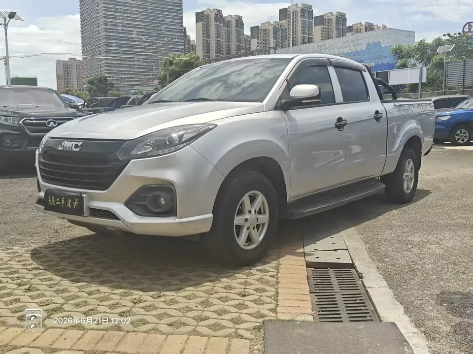 Jiangling Bible bible 2022 2.5T diesel two-wheel drive comfort version flat-bottom cargo box long axis JX4D25A6L 2023 — photo 1, buy with delivery to Moscow