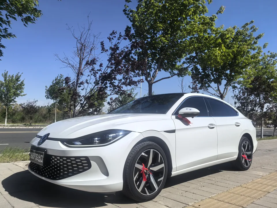 Volkswagen Lamando Lingdu 2023 Lingdu L 280TSI DSG Cool Edition 2023 — photo 1, buy with delivery to Moscow