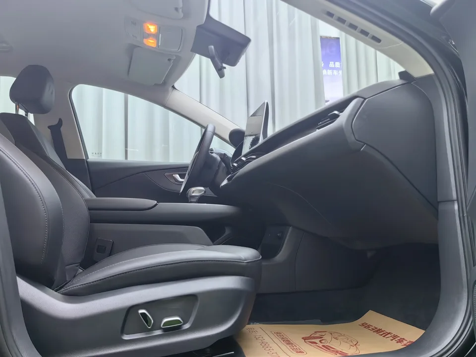 Hongqi E-QM5 Hongqi E-QM5 2022 Charging 431km LeXiang Edition 5-seater 2022 — thumbnail 5