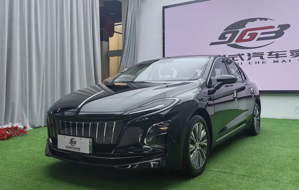 Hongqi E-QM5 Hongqi E-QM5 2022 Charging 431km LeXiang Edition 5-seater 2022 — photo 1, buy with delivery to Moscow