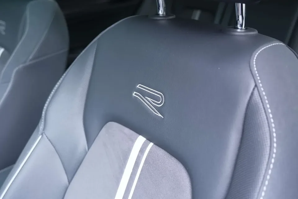 Volkswagen Golf golf 2023 280TSI DSG R-Line facelift 2024 — thumbnail 3