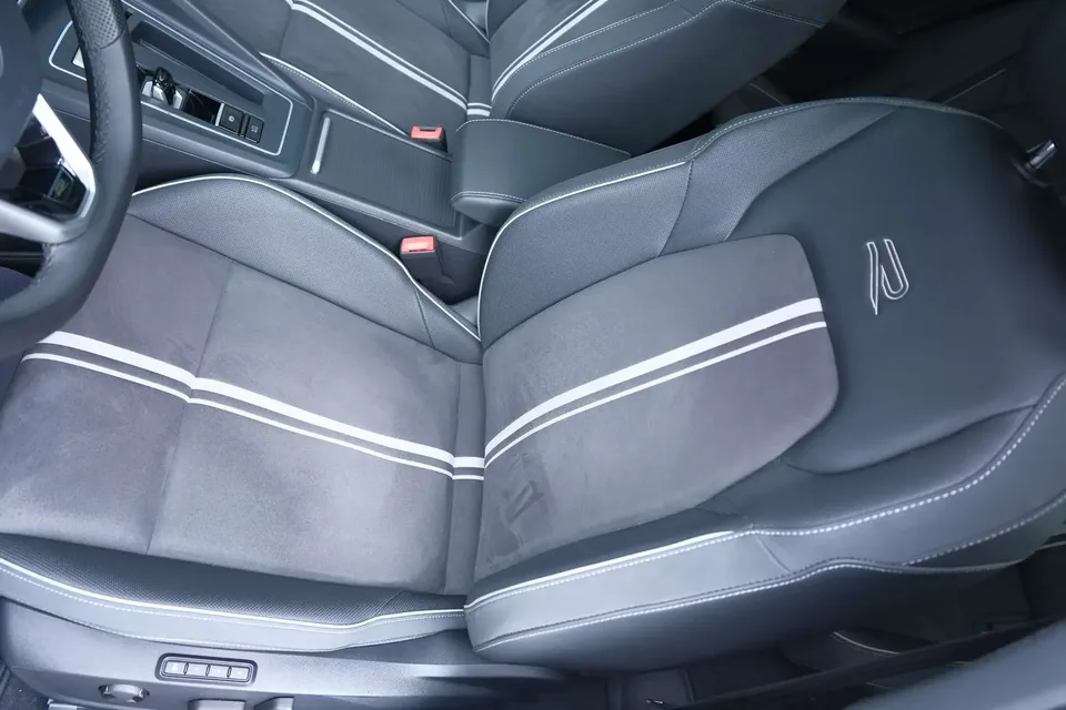 Volkswagen Golf golf 2023 280TSI DSG R-Line facelift 2024 — thumbnail 5