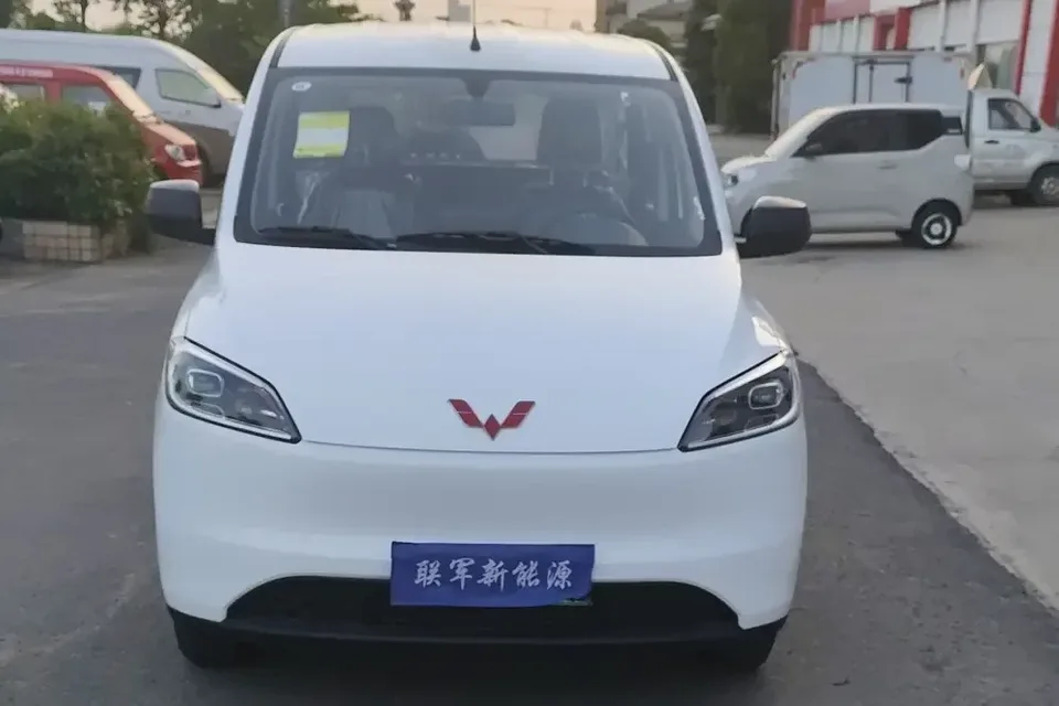 Wuling Hongguang pure electric version Wuling Hongguang pure electric version 2024 300KM Standard 2025 — photo 1, buy with delivery to Moscow