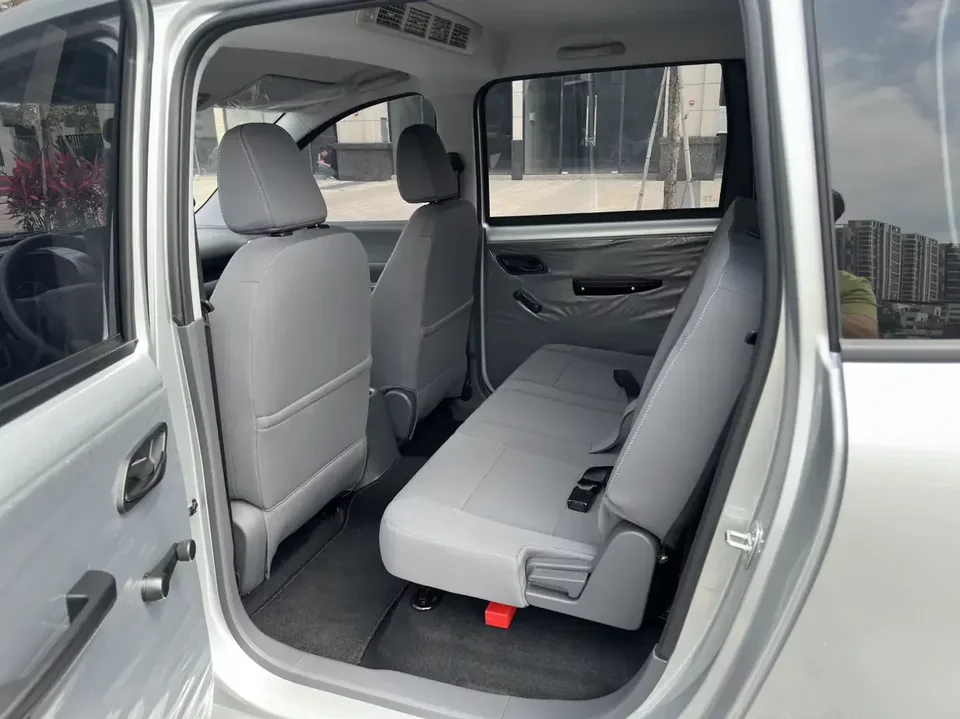 Wuling Hongguang pure electric version Wuling Hongguang pure electric version 2024 300KM Standard 2026 — thumbnail 3