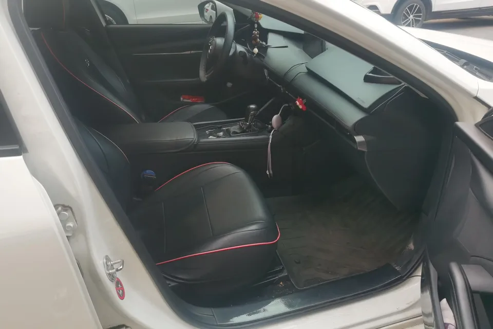 Mazda Axela Mazda3 Angkesela 2021 2.0L Automatic Quality Edition 2022 — thumbnail 3