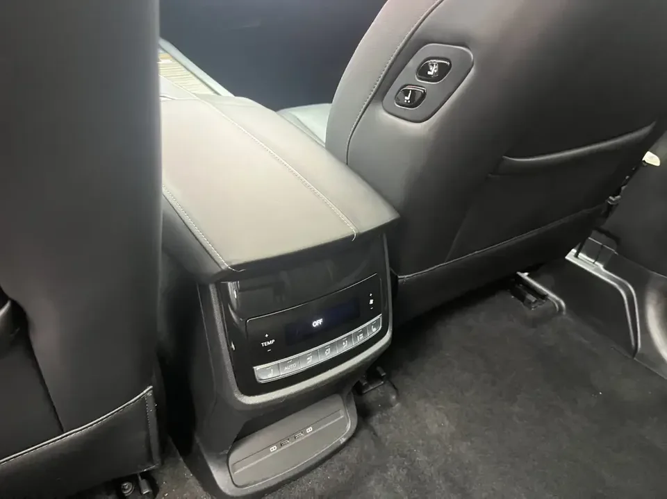 Roewe RX9 Roewe RX9 2023 2.0TGI 2WD Enjoy Edition 2024 — thumbnail 4