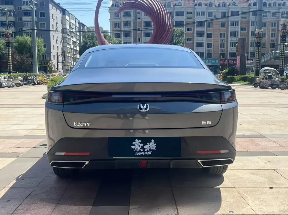 Changan Eado PHEV Eado PHEV 2025 Smart New Blue Whale 145KM Battleship Edition 2025 — thumbnail 2