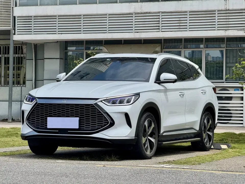 BYD Song PLUS DM Song PLUS DM 2021 DM-i 110KM 2WD Flagship PLUS 5G Edition 2022 — photo 1, buy with delivery to Moscow