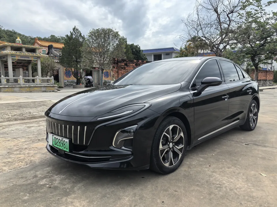 Hongqi E-QM5 Hongqi E-QM5 2022 Charging 431km LeXiang Edition 5-seater 2023 — photo 1, buy with delivery to Moscow