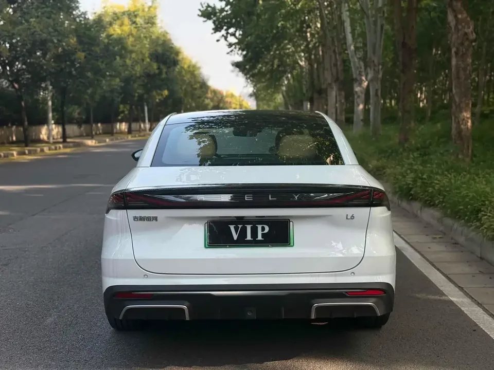 Geely Galaxy L6 Galaxy L6 2025 1.5 EM-i DHT 140KM Long-distance Version 2025 — миниатюра 2