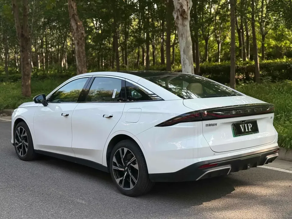 Geely Galaxy L6 Galaxy L6 2025 1.5 EM-i DHT 140KM Long-distance Version 2025 — thumbnail 4