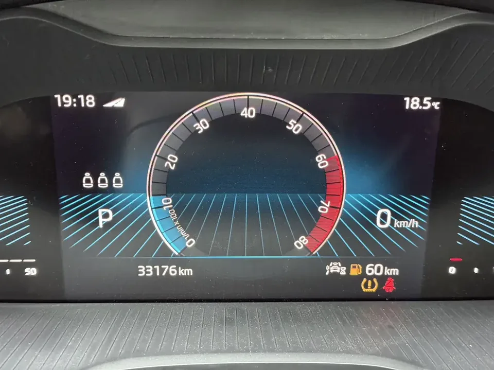 Skoda Karoq Korok 2022 TSI280 Luxury Edition 2022 — thumbnail 3