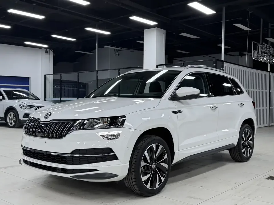 Skoda Karoq Korok 2022 TSI280 Luxury Edition 2022 — photo 1, buy with delivery to Moscow