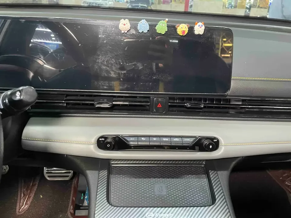 GAC Trumpchi Empow Shadow Leopard 2022 270T J16 R-Style Track Edition 2022 — thumbnail 4