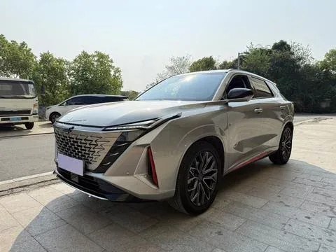 Oshan Changan Auchan Z6 Changan Auchan Z6 2023 Blue Whale 1.5T DCT Intelligent Leading Type 2023 — photo 1, buy with delivery to Moscow