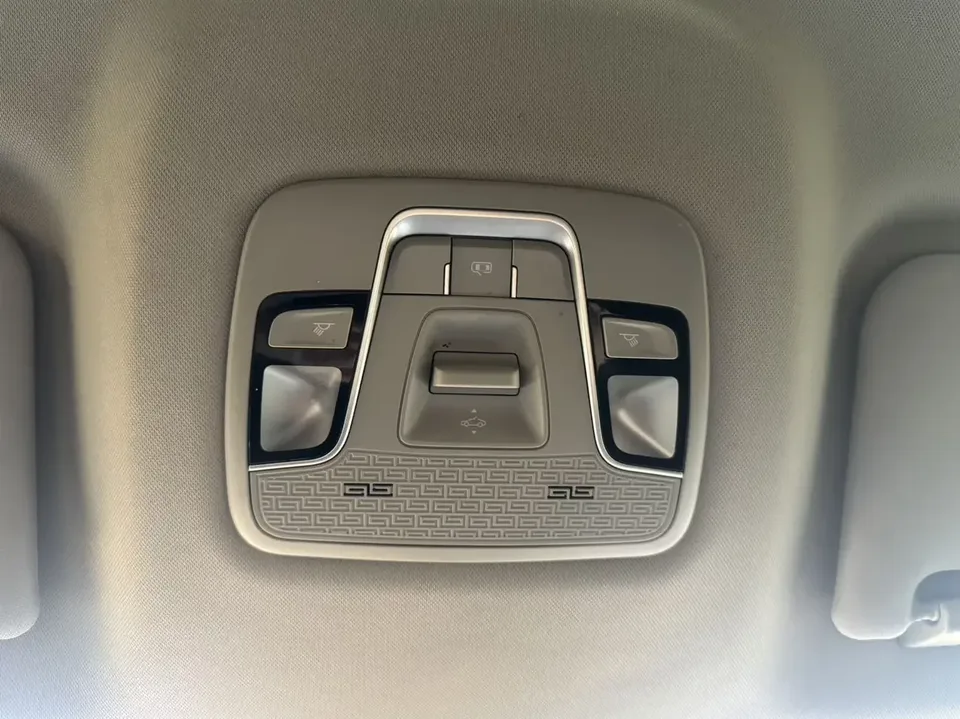 Geely Coolray SX11 Binyue 2021 240T DCT Platinum Edition 2022 — thumbnail 3