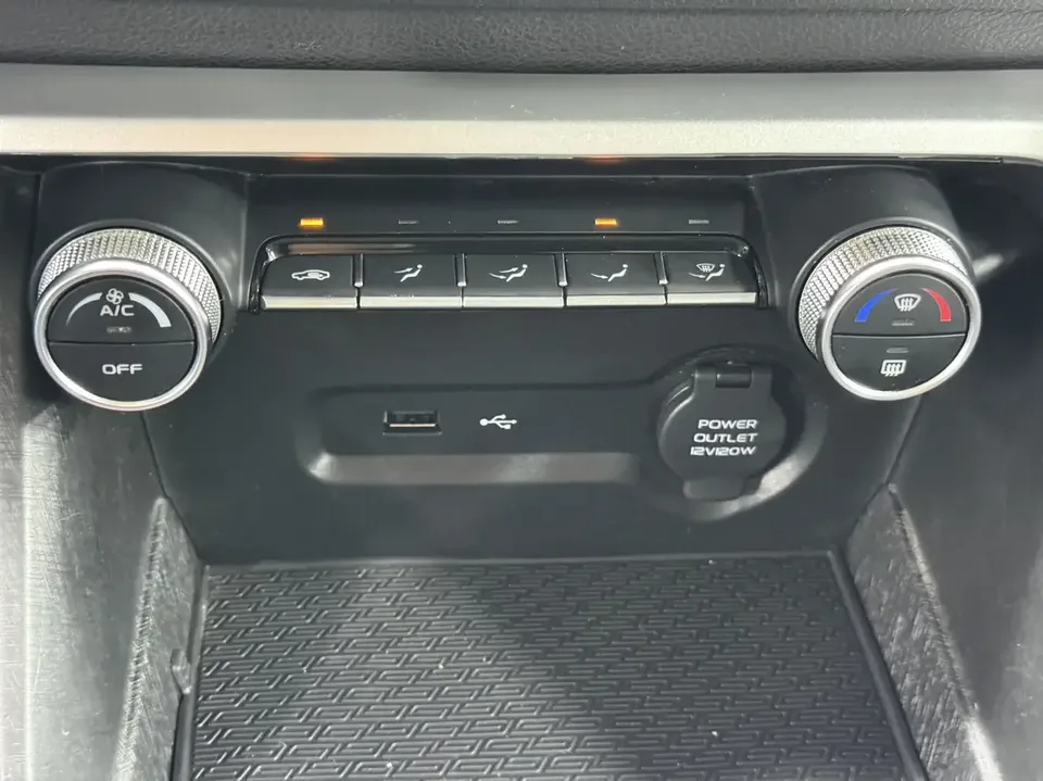 Geely Coolray SX11 Binyue 2021 240T DCT Platinum Edition 2022 — thumbnail 3