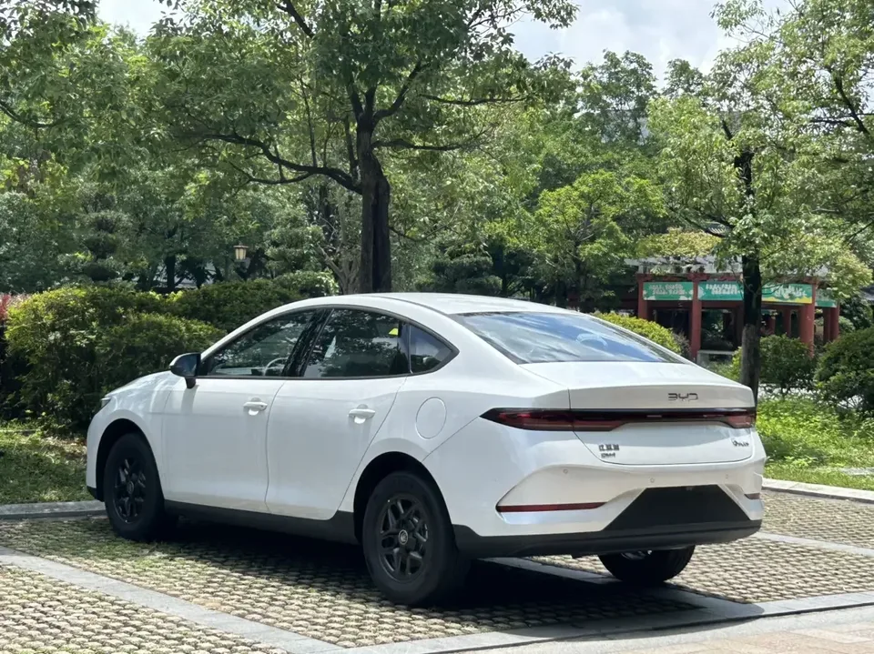 BYD Qin PLUS DM Qin PLUS DM 2025 DM-i 128KM Progressive 2026 — thumbnail 2