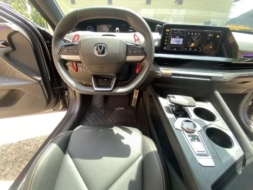 Changan UNI-V Changan UNI-V 2022 1.5T Sports Edition 2023 — thumbnail 4
