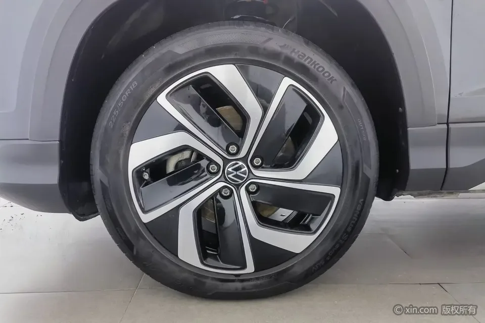 Volkswagen Tharu tuyue 2023 300TSI 2WD Full Moon Edition 2024 — thumbnail 3