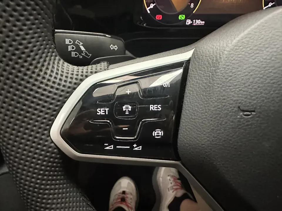 Volkswagen Golf golf 2021 280TSI DSG R-Line 2022 — thumbnail 3