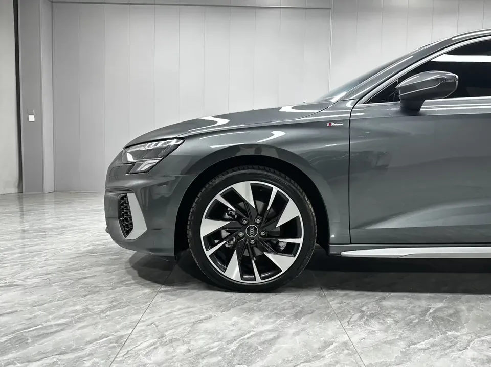 Audi A3 Audi A3 2022 Sportback 35 TFSI Stylish and sporty 2022 — thumbnail 3