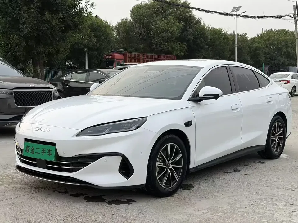 BYD Seal 06DM Seal 06DM 2025 DM-i 80KM Premium Edition 2025 — photo 1, buy with delivery to Moscow