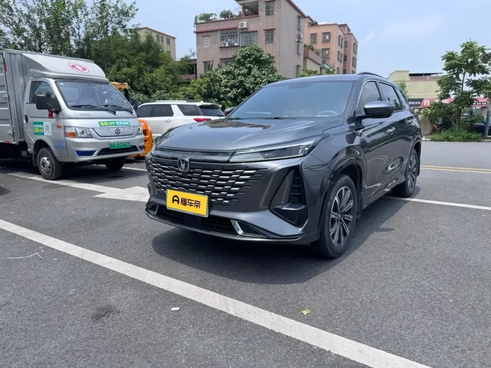 Changan CS75PLUS Changan CS75 PLUS 2023 The third generation 1.5T automatic premium model 2023 — photo 1, buy with delivery to Moscow