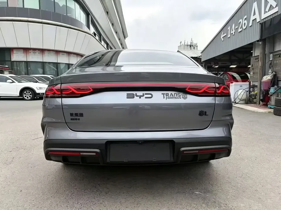 BYD Qin L DM Qin L DM 2024 DM-i 120KM Leading Type 2024 — миниатюра 2