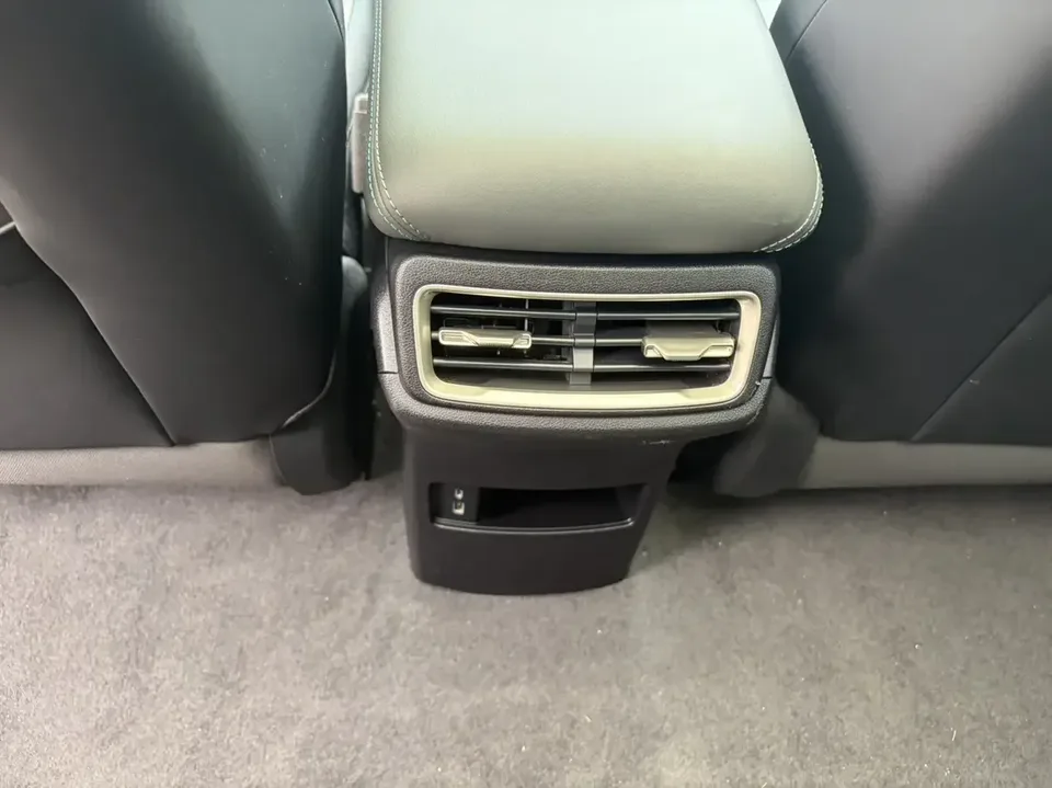BYD Qin L DM Qin L DM 2024 DM-i 120KM Leading Type 2024 — миниатюра 3