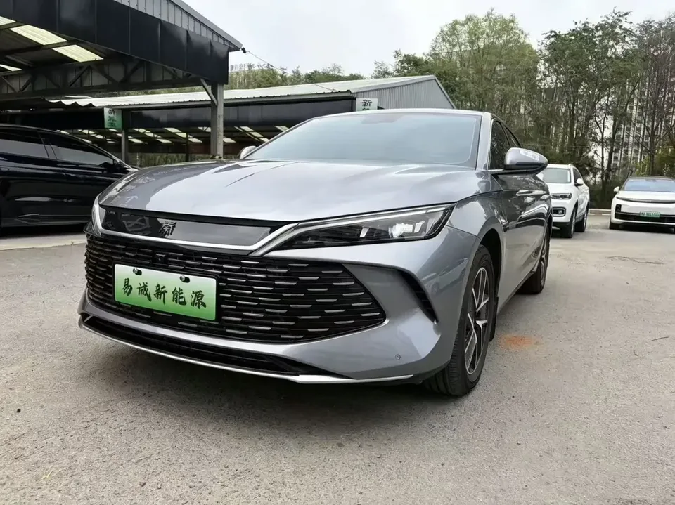 BYD Qin L DM Qin L DM 2024 DM-i 120KM Leading Type 2024 — фото 1, купить с доставкой в Москву