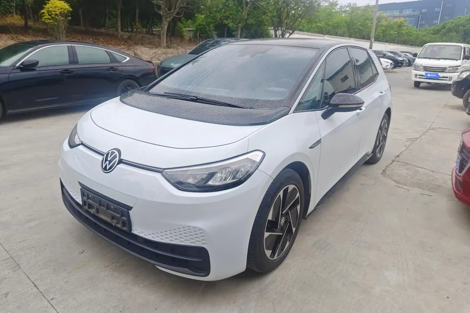 Volkswagen ID.3 Volkswagen ID.3 2023 Pure Smart Edition 2023 — photo 1, buy with delivery to Moscow