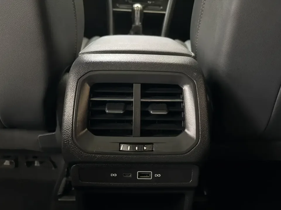 Volkswagen Tharu tuyue 2022 280TSI 2WD Deluxe Edition 2022 — thumbnail 3
