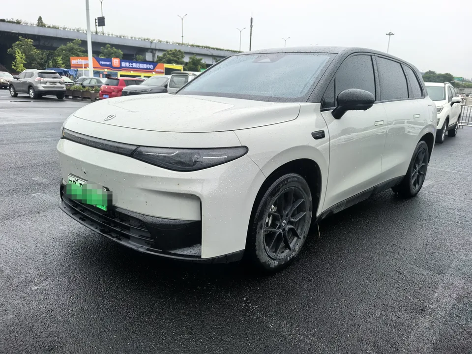 Leapmotor Zero running C10 Zero running C10 2024 Pure electric version 410 comfort version 2024 — photo 1, buy with delivery to Moscow