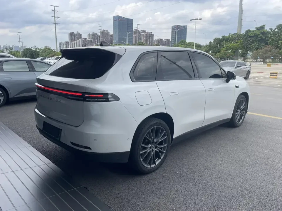 Leapmotor Zero running C10 Zero running C10 2024 Extended Range 210 Smart Edition 2024 — thumbnail 4