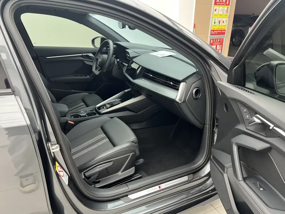 Audi A3 Audi A3 2022 Sportback 35 TFSI Stylish and sporty 2023 — thumbnail 3