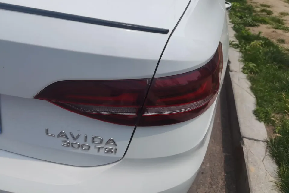 Volkswagen Lavida Lavida 2024 300TSI DSG Starry Sky Edition 2024 — thumbnail 2