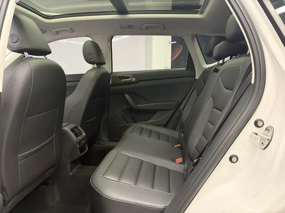 Volkswagen Tharu tuyue 2022 280TSI 2WD Deluxe Edition 2023 — thumbnail 5