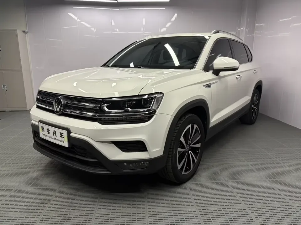 Volkswagen Tharu tuyue 2022 280TSI 2WD Deluxe Edition 2023 — photo 1, buy with delivery to Moscow