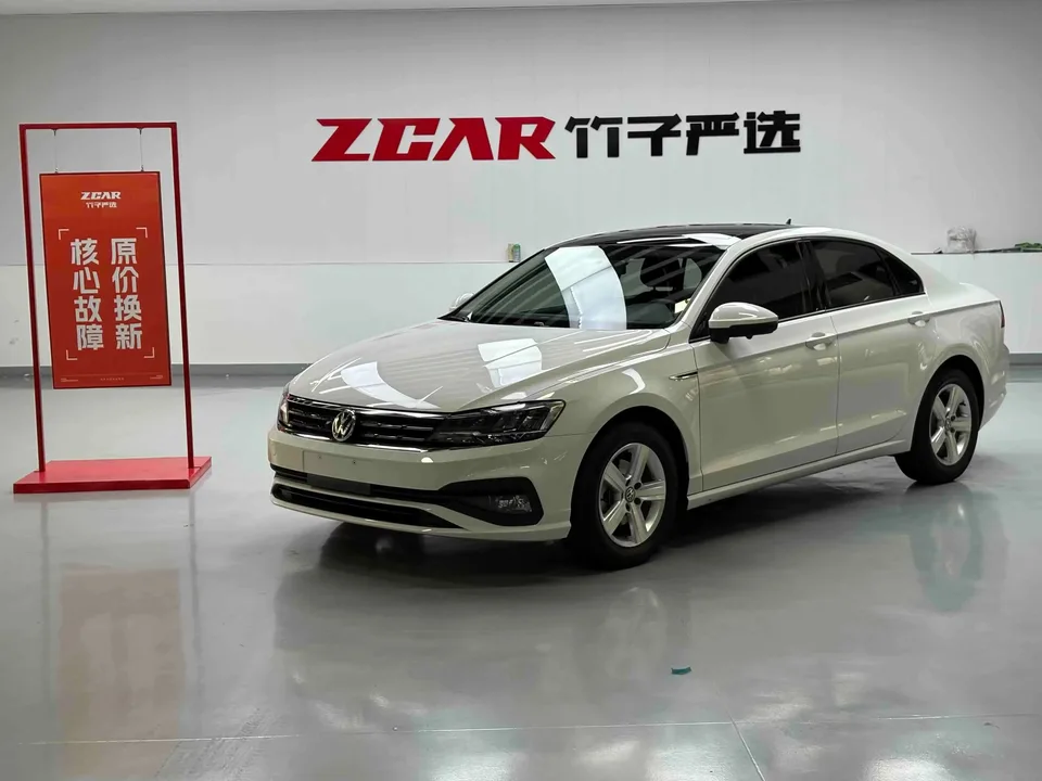 Volkswagen Lamando Lingdu 2021 230TSI DSG Fashion Edition 2022 — photo 1, buy with delivery to Moscow