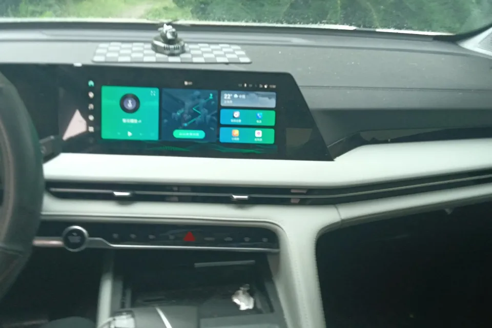 Changan CS75PLUS Changan CS75 PLUS 2024 The third generation champion version 1.5T automatic intelligent driving strong navigation 2024 — thumbnail 4
