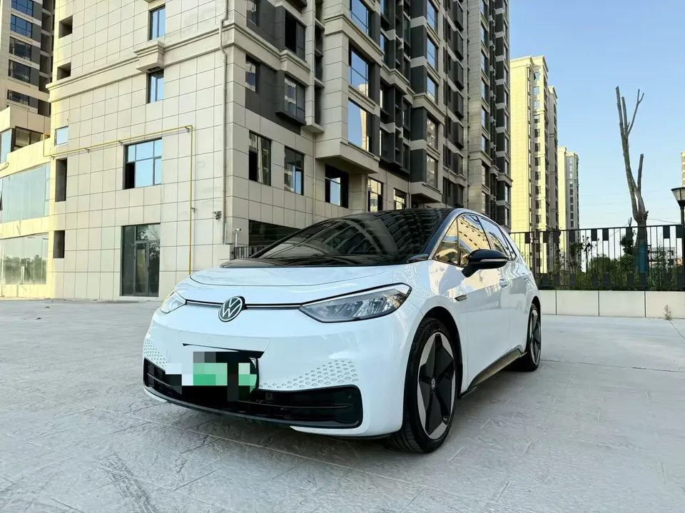 Volkswagen ID.3 Volkswagen ID.3 2023 Pure Smart Edition 2023 — photo 1, buy with delivery to Moscow