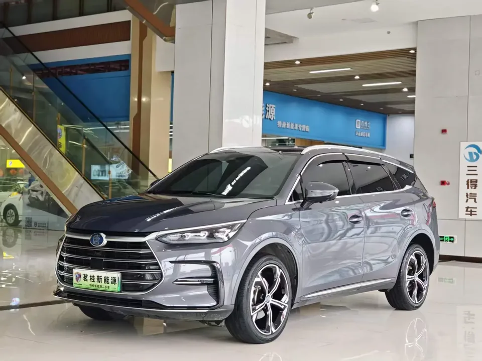 BYD Tang DM Tang DM 2021 DM-i 1.5T 112KM Premium Edition 2022 — photo 1, buy with delivery to Moscow