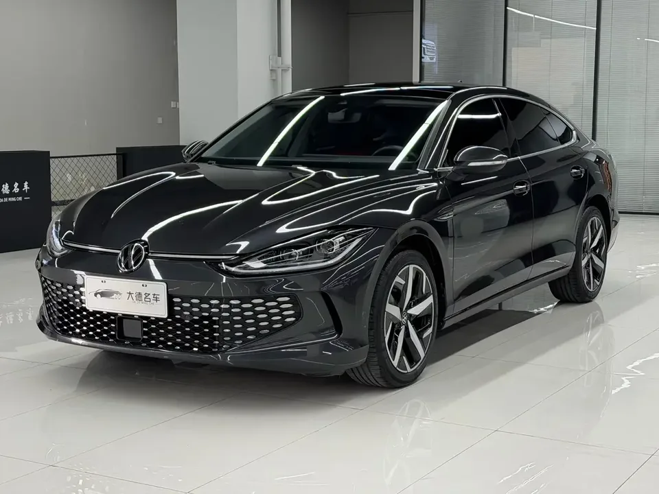Volkswagen Lamando Lingdu 2023 Lingdu L 280TSI DSG Cool Edition 2023 — photo 1, buy with delivery to Moscow
