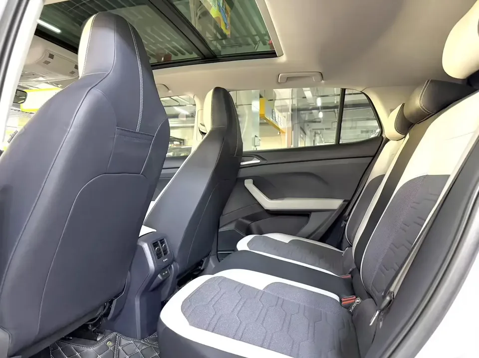 Volkswagen Tharu tuyue 2025 New 1.5L Sharp Edition 2026 — thumbnail 3