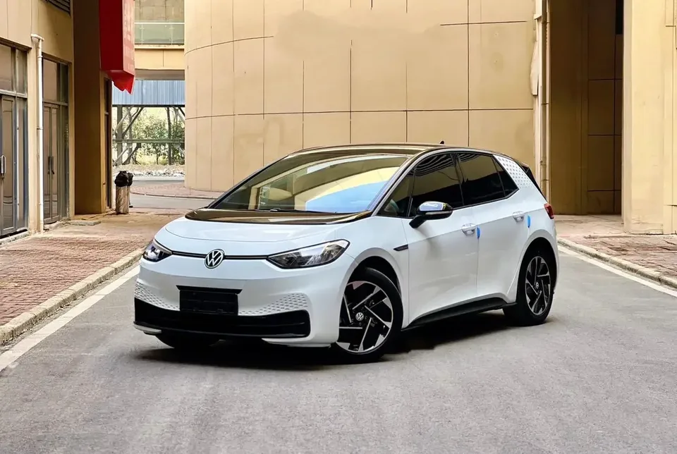 Volkswagen ID.3 Volkswagen ID.3 2023 Pure Smart Edition 2023 — photo 1, buy with delivery to Moscow