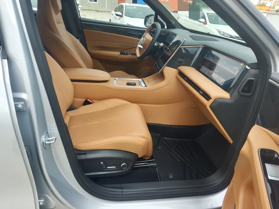 Geely Galaxy L7 Galaxy L7 2025 1.5L EM-i 115km Exploration+ Edition 2025 — thumbnail 3